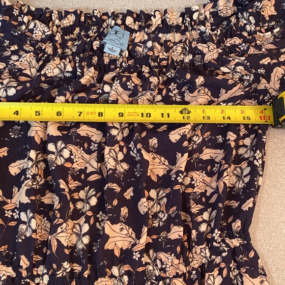 CeCe - Off the shoulder sheath dress. Size 8 - Picture 5 of 7